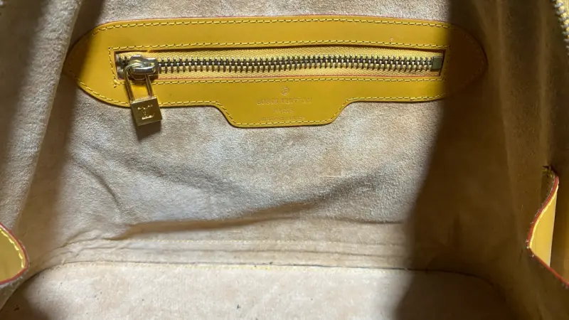 Cartera amarilla elegante louis vuitton - 4