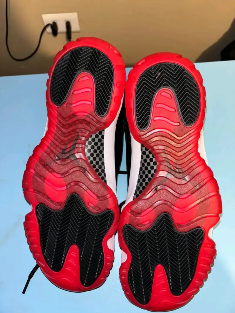 Zapatillas Air Jordan 11 Retro Negro Rojo - 6