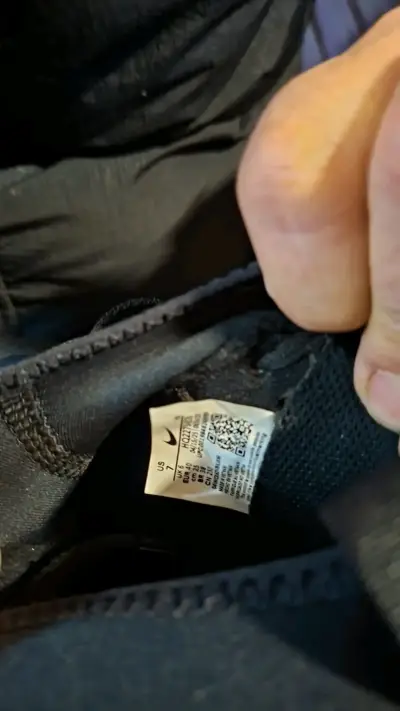 Botines de fútbol Nike negros con logo - miniatura 2