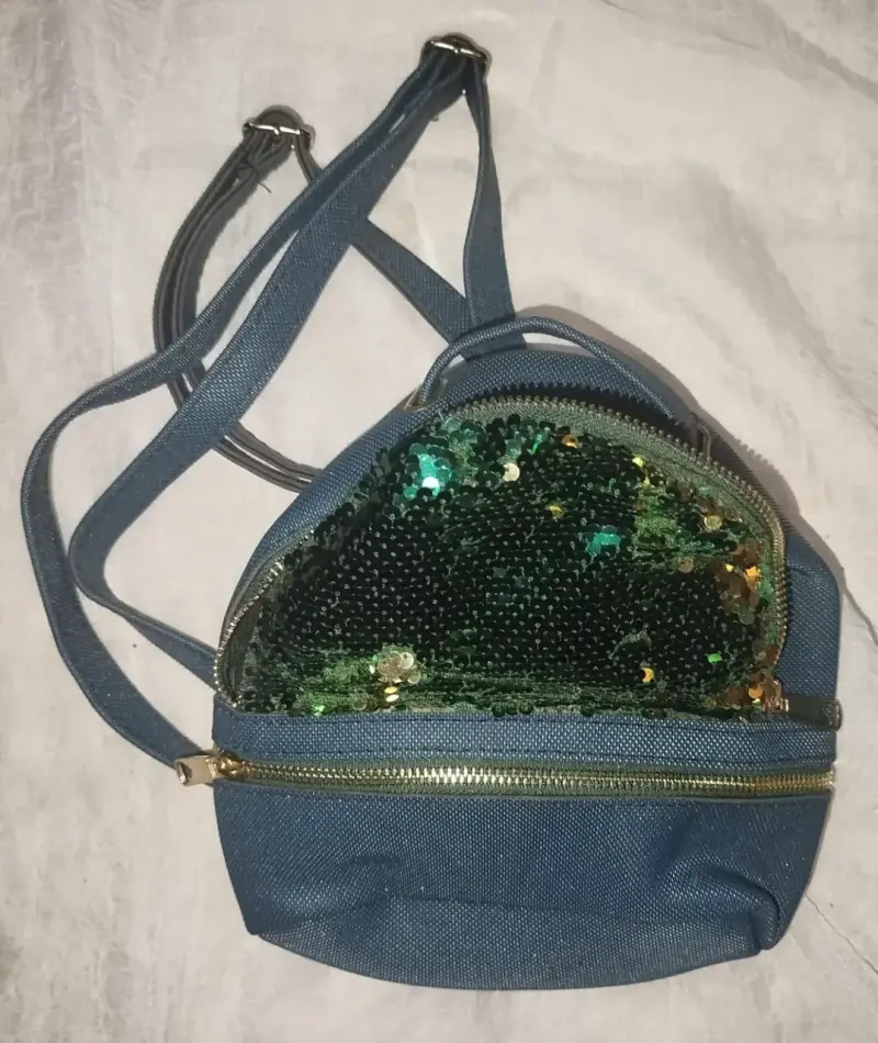 Mochila pequeña con lentejuelas verde y azul