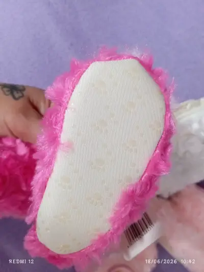Botitas de peluche para bebé en varios colores - miniatura 1