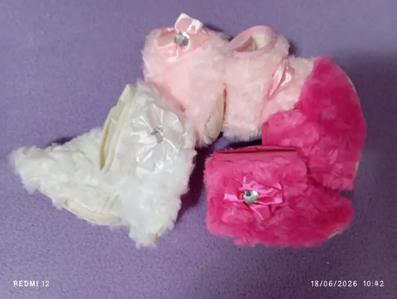 Botitas de peluche para bebé en varios colores - 2