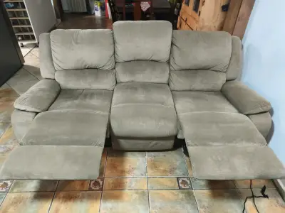 Sofá reclinable de tela beige en buen estado - miniatura 2