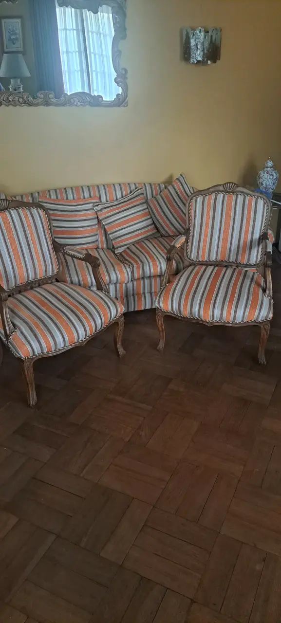 Juego de sala vintage con sofá y sillones