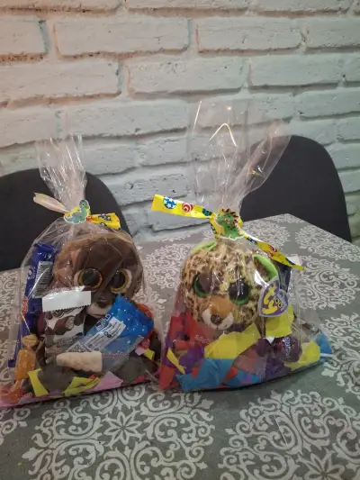 Peluches con dulces en bolsa de regalo - miniatura 1