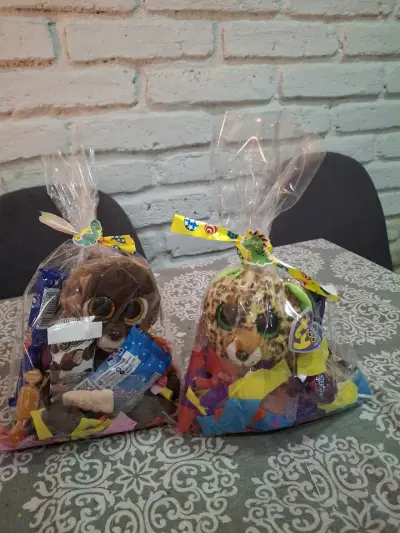 Peluches con dulces en bolsa de regalo - miniatura 2