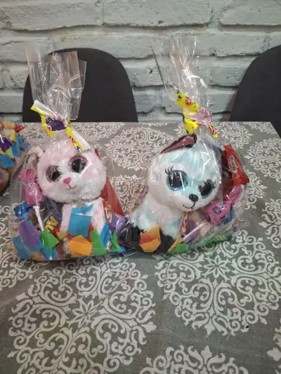 Peluches con dulces en bolsa de regalo - miniatura 4