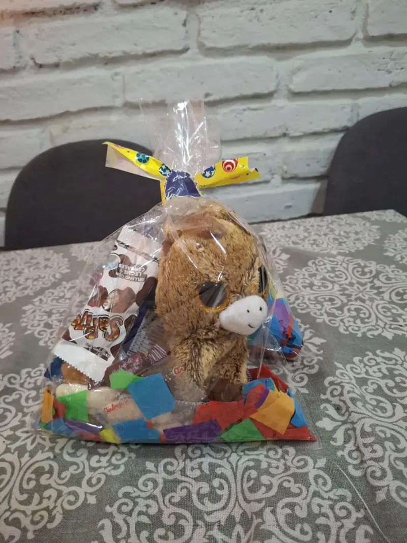 Peluches con dulces en bolsa de regalo - 5
