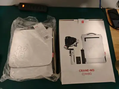 Estabilizador Zhiyun Crane-M3 Combo - miniatura 1