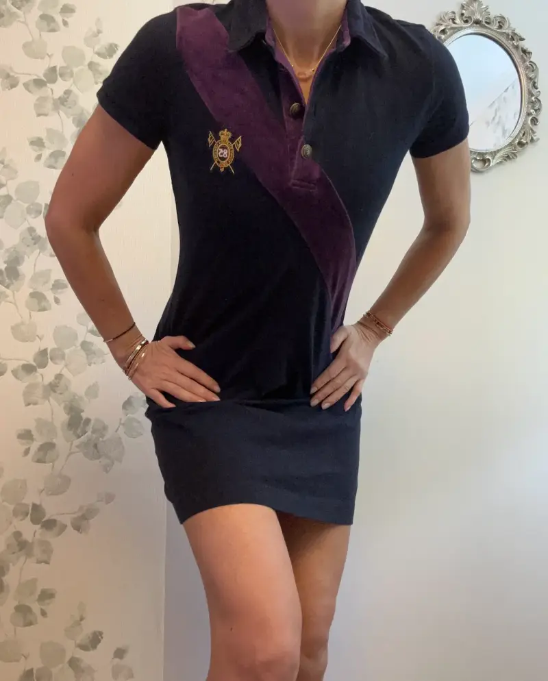 Vestido polo azul marino con detalle morado - 1