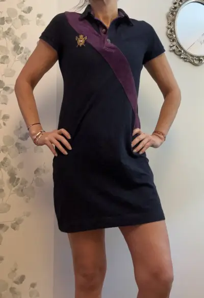Vestido polo azul marino con detalle morado - miniatura 2