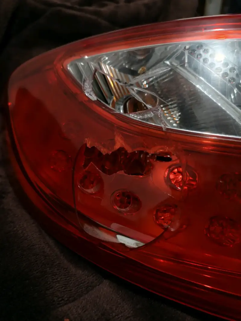 Foco trasero para mazda demio (ROTO) - 2