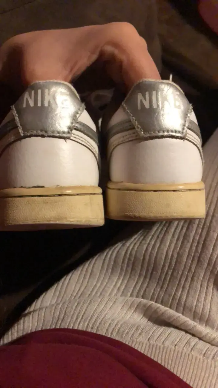 Zapatillas deportivas blancas con detalles grises - 3
