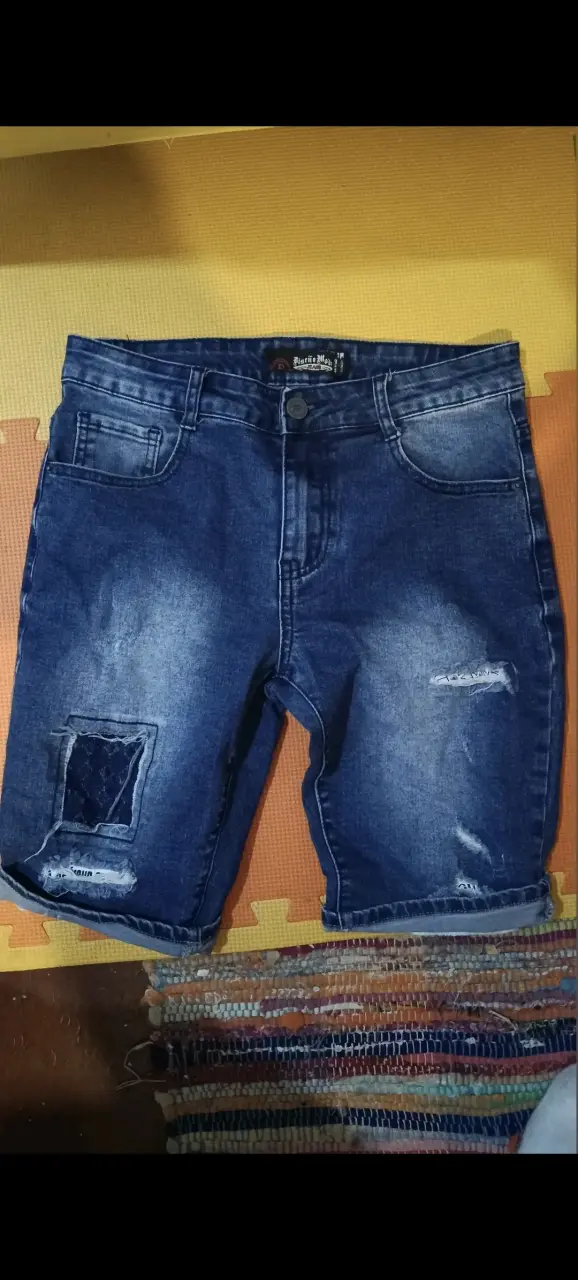 Bermudas de mezclilla azul desgastadas para hombre