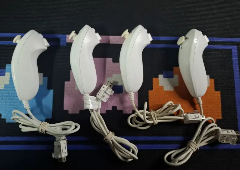 Nunchuck originales para Nintendo Wii (C/U)