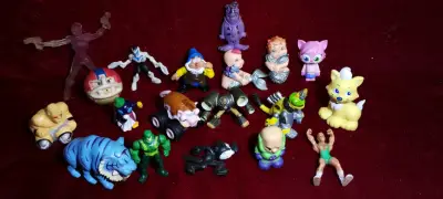 Lote de figuras de acción y personajes variados - miniatura 3