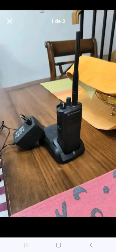 Radio Walkie Talkie Motorola con Cargador - miniatura 1
