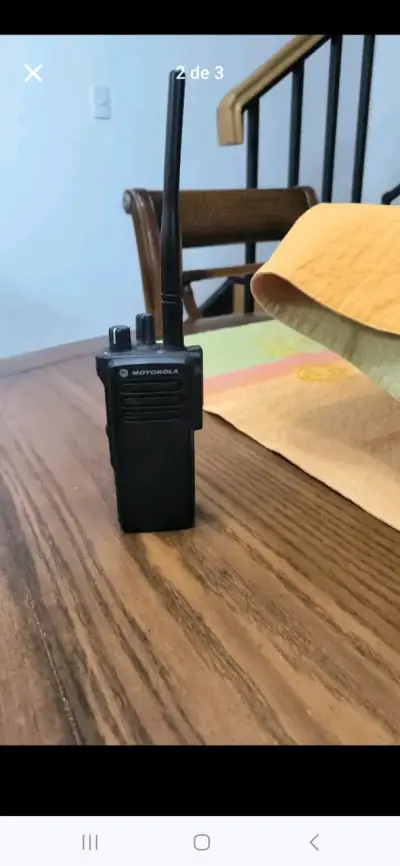 Radio Walkie Talkie Motorola con Cargador - miniatura 2