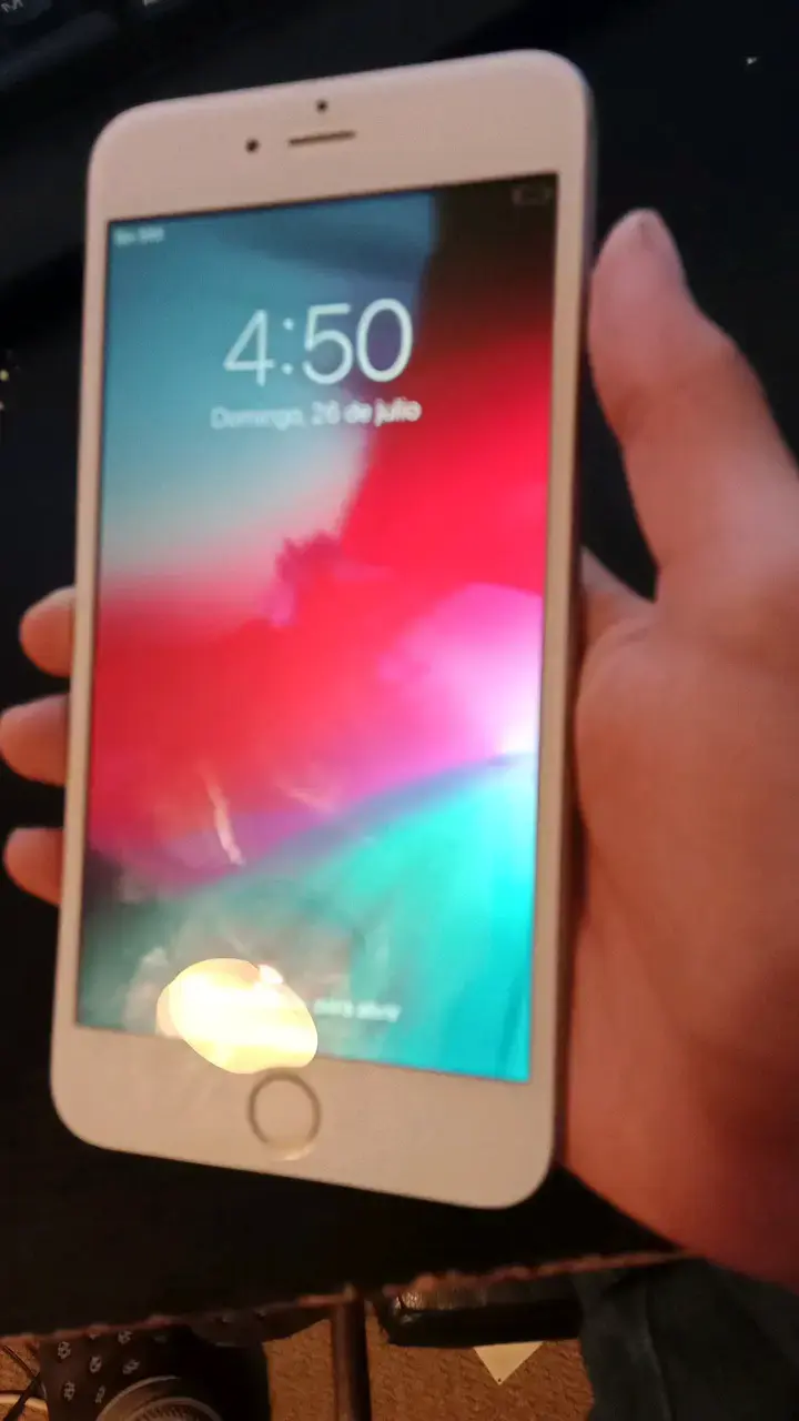 iPhone 8 Plus en buen estado 100% de bateria - 1
