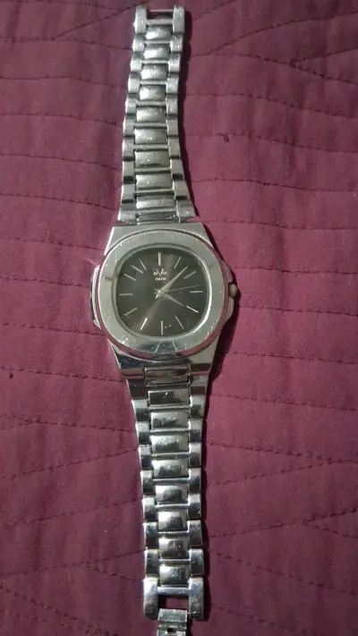 Reloj de pulsera metálico clásico versace - miniatura 1