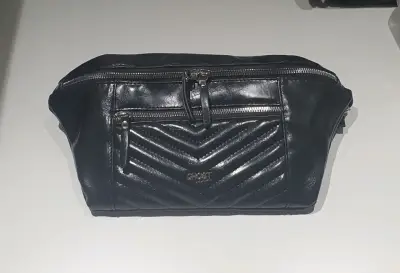 Riñonera de cuero negra Ghost con diseño acolchado - miniatura 2