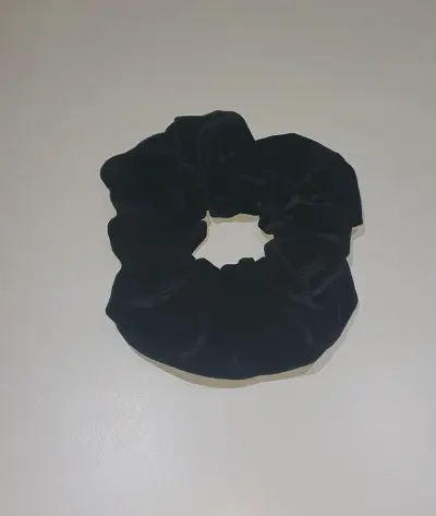 Coletero de terciopelo negro elegante - miniatura 1