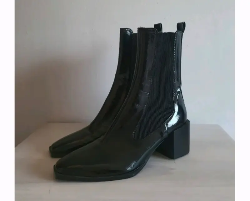 Botines negros de charol con tacón cuadrado - 1