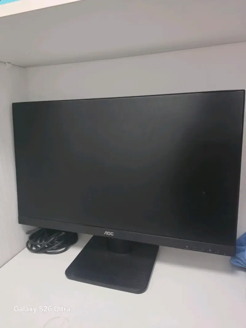 Monitor AOC de 24 pulgadas en buen estado - 1