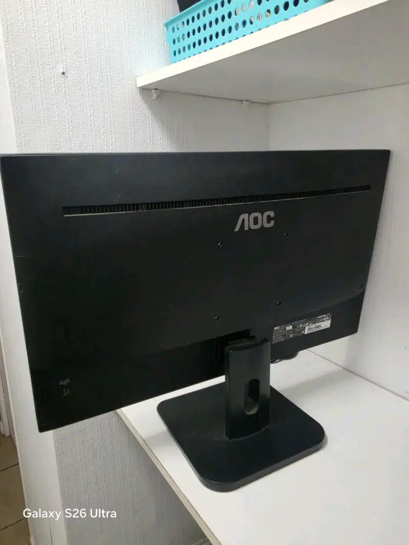 Monitor AOC de 24 pulgadas en buen estado - 2