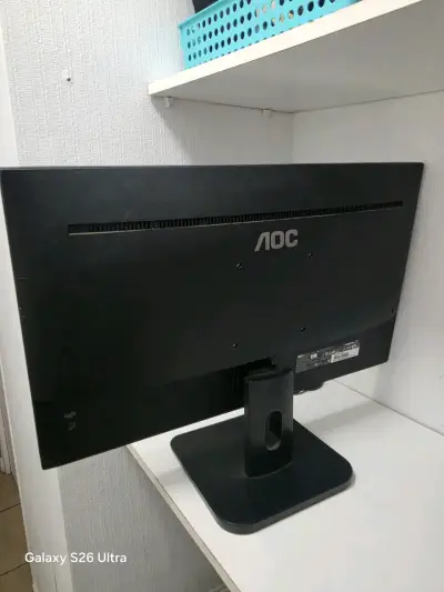 Monitor AOC de 24 pulgadas en buen estado - miniatura 2