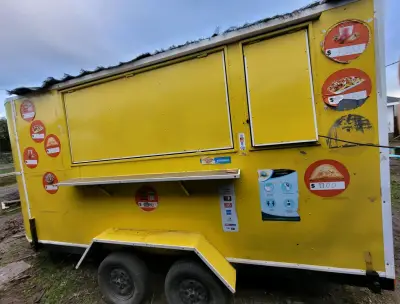 Carro de Comida Rápida Amarillo en Buen Estado - miniatura 1