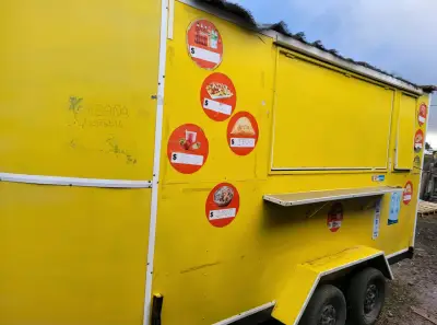 Carro de Comida Rápida Amarillo en Buen Estado - miniatura 2