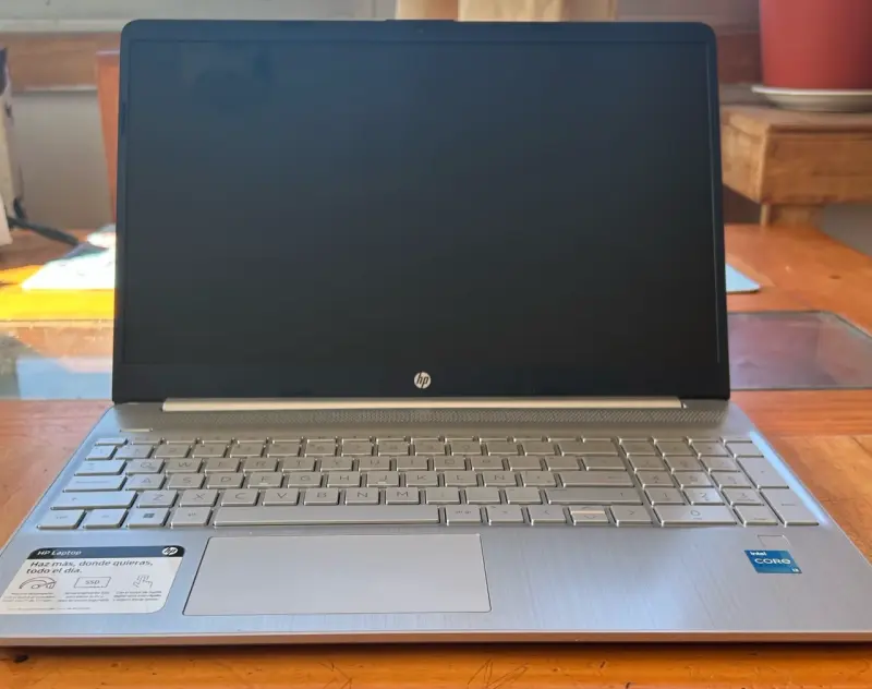 Laptop HP Intel Core i5 en buen estado - 1