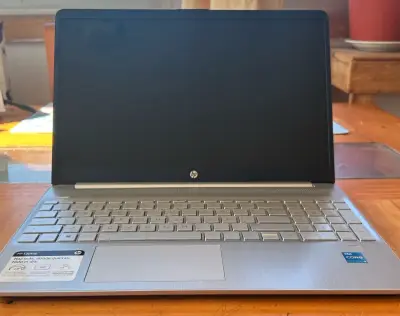 Laptop HP Intel Core i5 en buen estado - miniatura 1