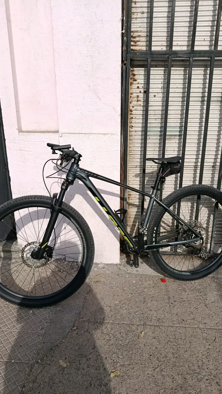 Bicicleta de montaña Scott Scale negra - 1
