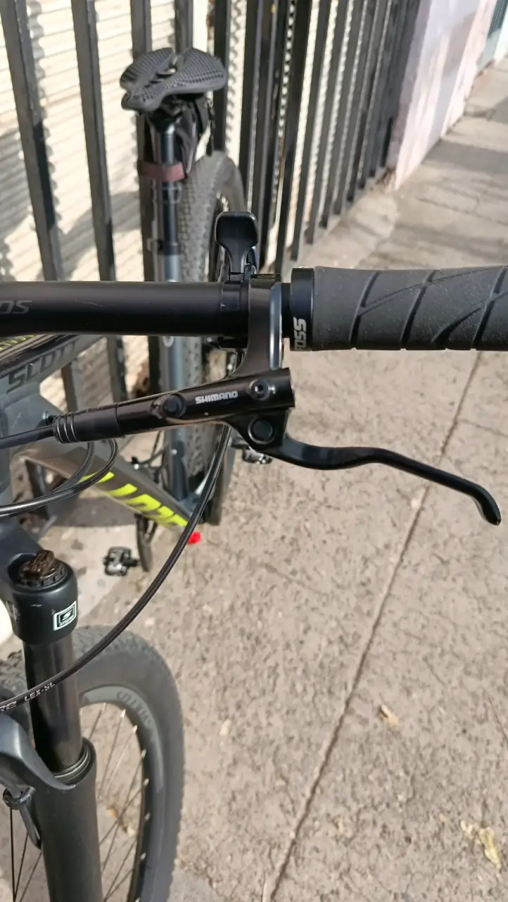 Bicicleta de montaña Scott Scale negra - 3