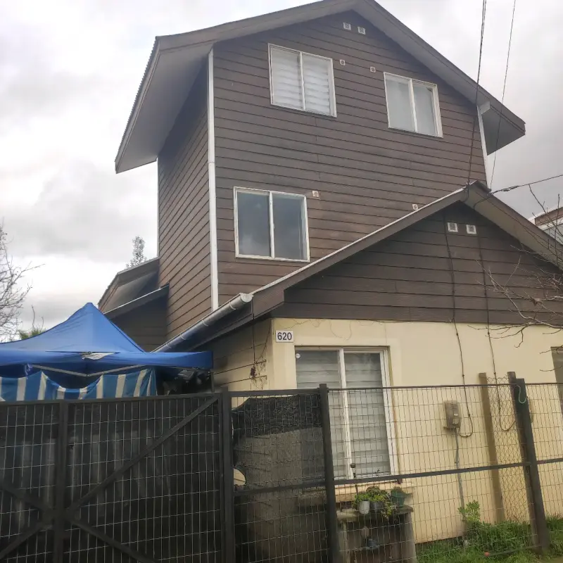 Casa de tres pisos en venta en Santa Juana - 1