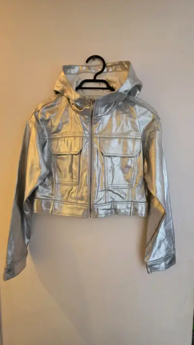 Chaqueta metálica plateada con capucha - miniatura 1