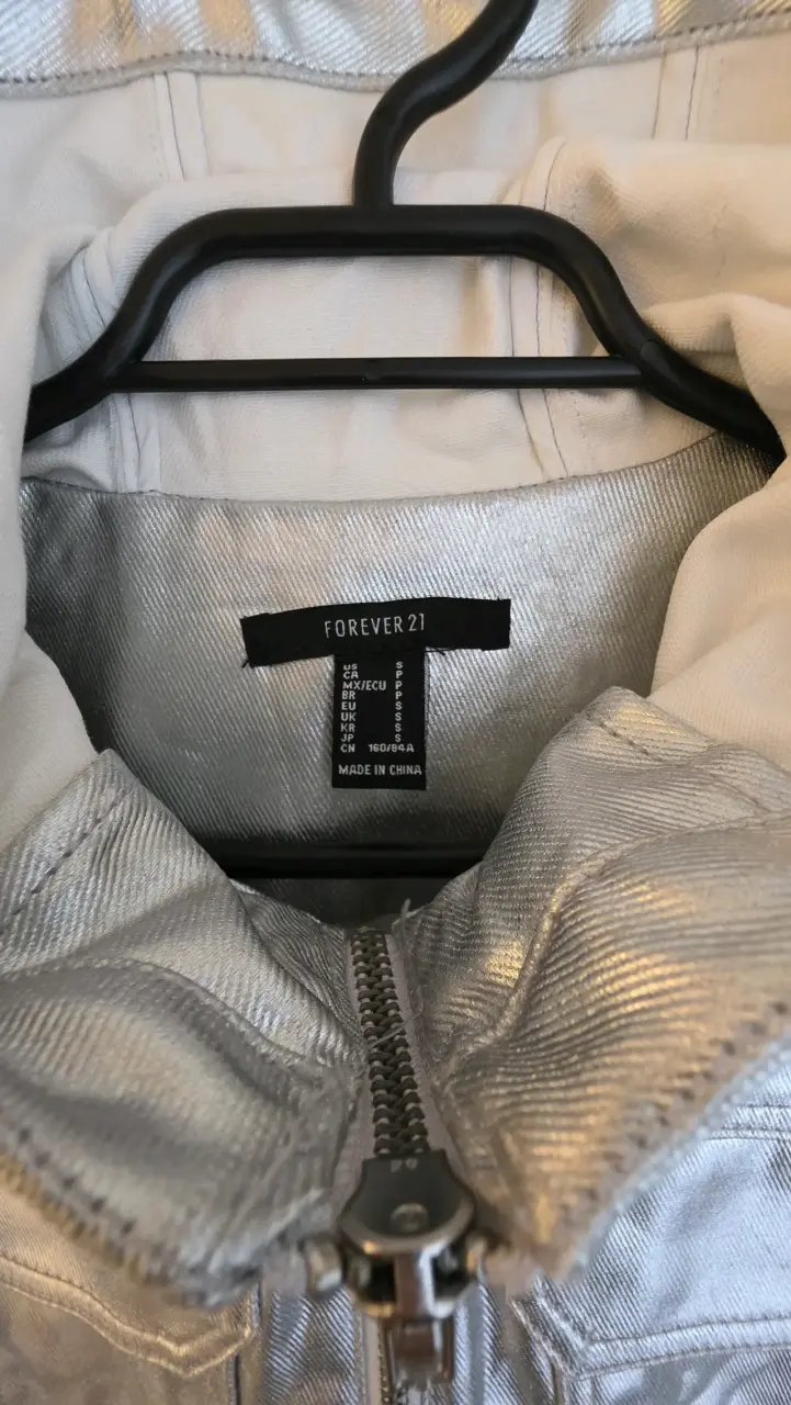 Chaqueta metálica plateada con capucha - 2