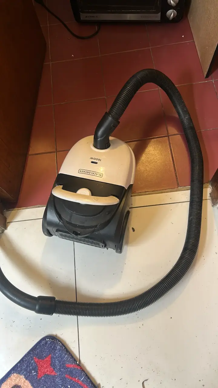 Aspiradora Black & Decker 1600W en buen estado