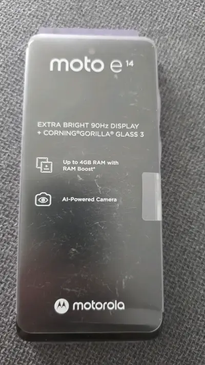 Smartphone Motorola Moto E14 con pantalla 90Hz - miniatura 1