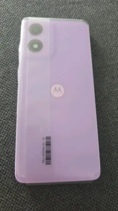 Smartphone Motorola Moto E14 con pantalla 90Hz - miniatura 2