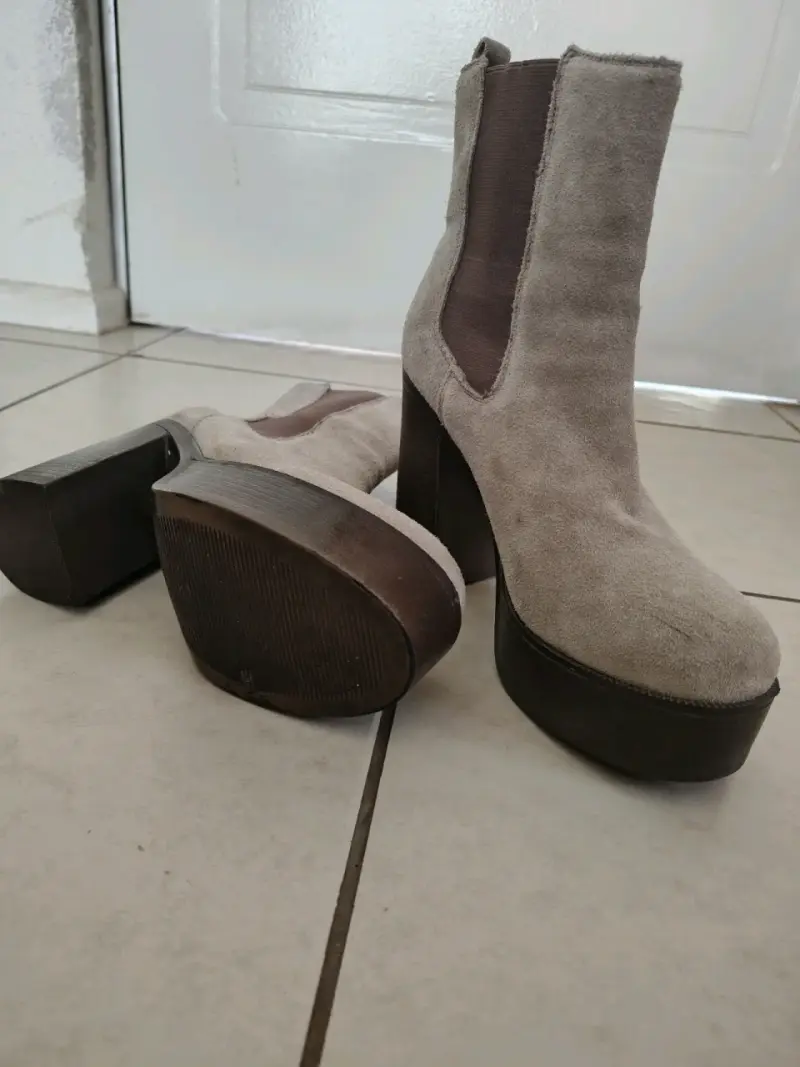 Botines de plataforma beige con tacón alto - 1