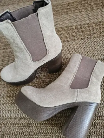 Botines de plataforma beige con tacón alto - miniatura 3