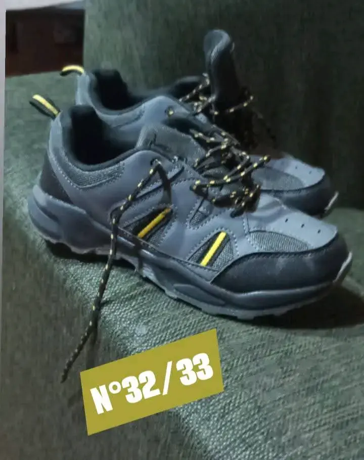 Zapatillas deportivas infantiles gris y amarillo