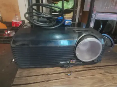 Proyector ViewSonic PJD5112 con múltiples entradas - miniatura 1