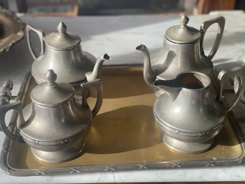 Juego de tetera y jarra de plata vintage