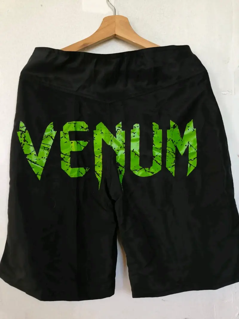 Shorts deportivos Venum negros para entrenamiento - 1