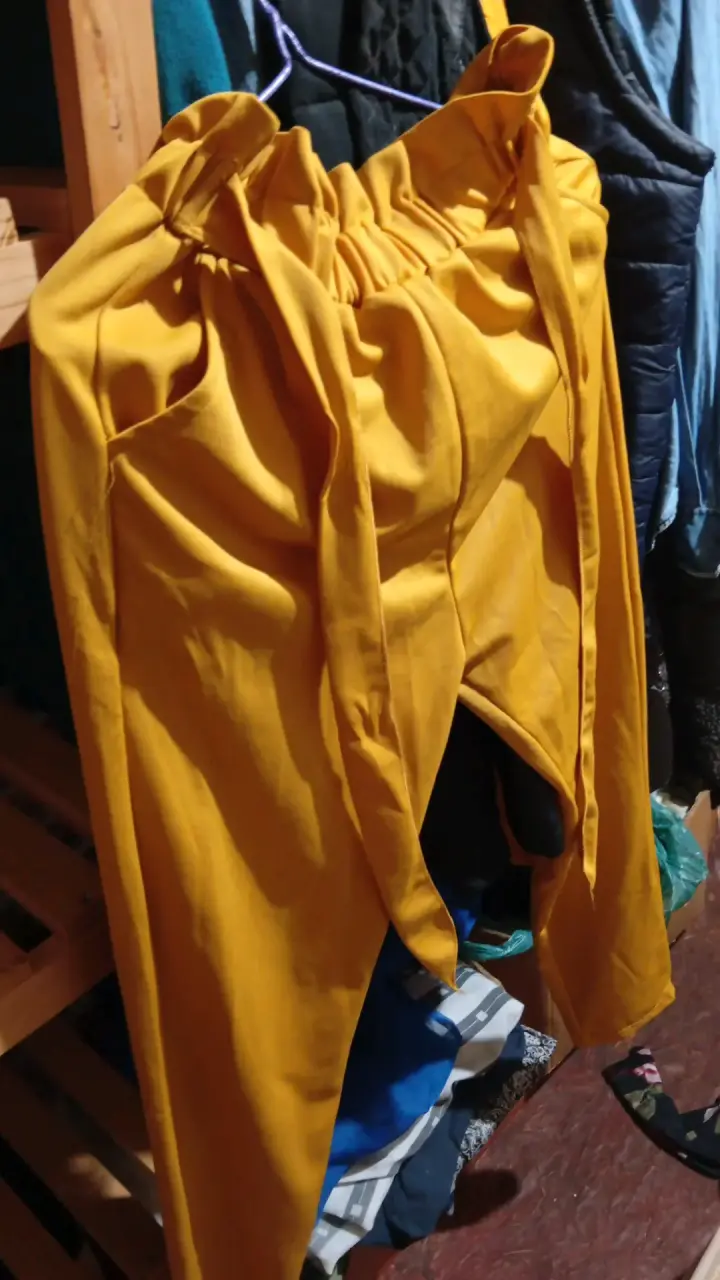 Pantalones amarillos de mujer con cintura elástica