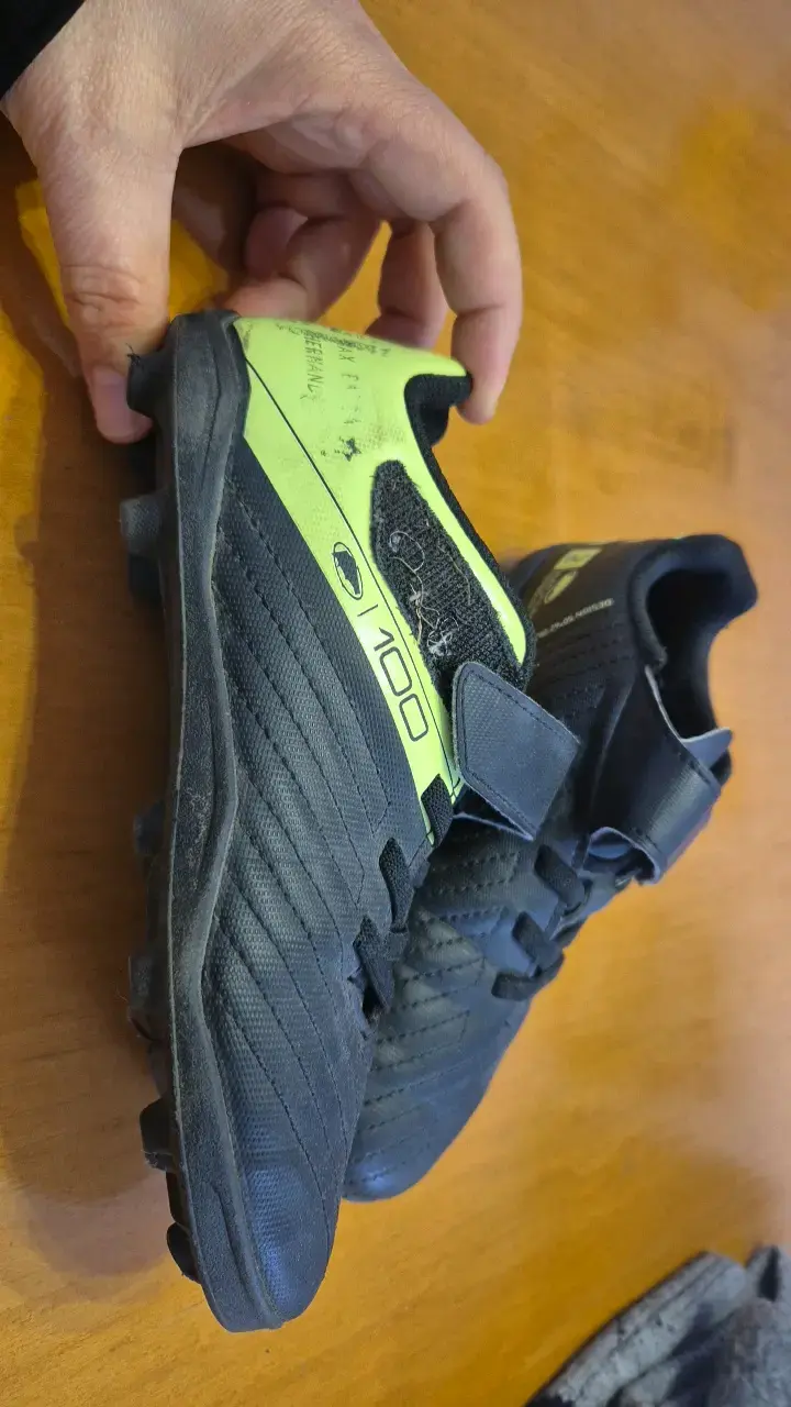 Zapatillas de fútbol negras con velcro - 2